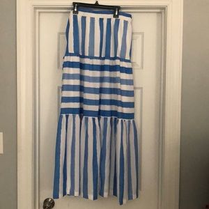 New without tags (never worn, never washed) vineyard vines maxi skirt.